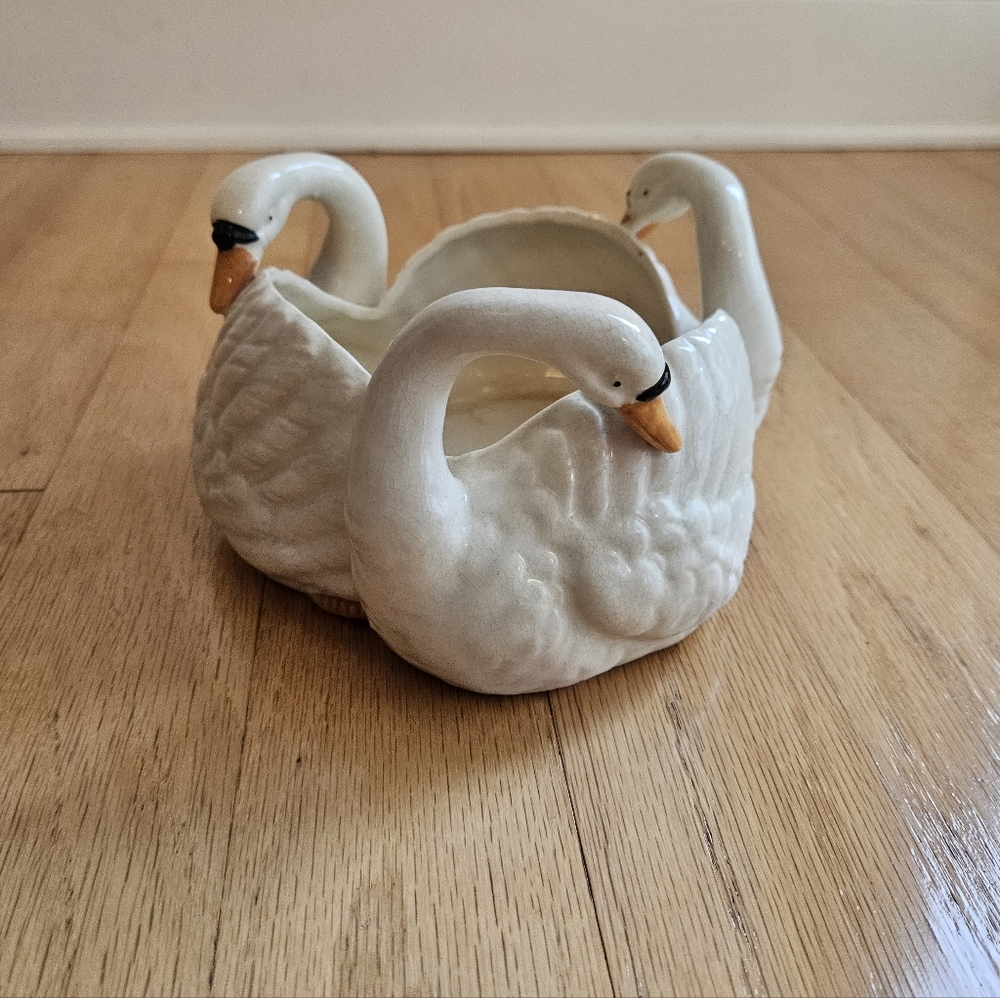 Vintage 3-Swan Circle White Ceramic Planter Pot Hand-Painted Made In Japan Decor